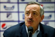 Camacho responde a los hinchas y saca pecho por su gestión