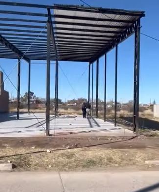 Dos obreros cayeron desde 5 metros en una obra de construcción