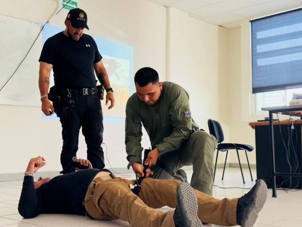 Capacitan a agentes de la SSPE con curso de medicina y combate