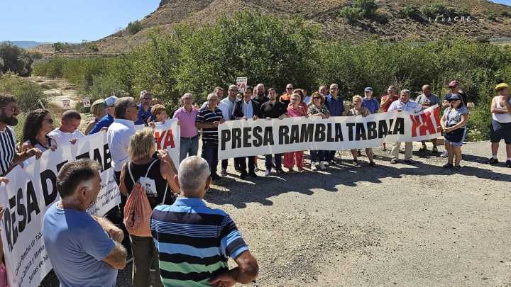 Concentración en  la Rambla de Tabala para que se agilicen las obras