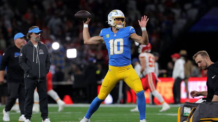 Chargers’ Justin Herbert does best Flash impression with blazing fast run vs. Chiefs