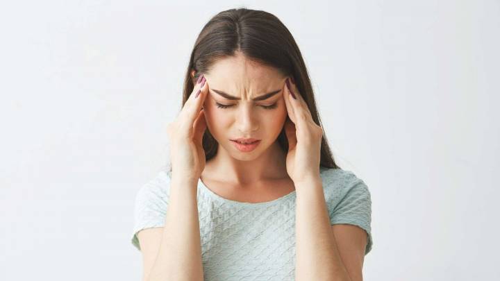 Radiografía de la migraña en Chile: Mujeres la padecen más que los hombres y la mayoría tiene entre 18 y 34 años