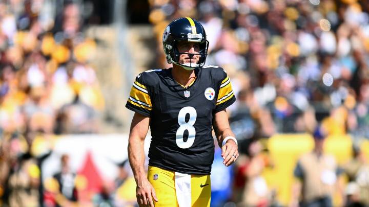 Aaron Rodgers ties Brett Favre with 508th career TD pass, Steelers up 14