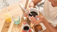 Desayunar fuera de casa es más caro que nunca: comprueba en este gráfico qué alimentos son más caros respecto al año pasado