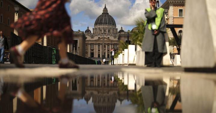 El misterio financiero en el Vaticano: venganzas, espionaje y revelaciones de rescates