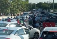 Tráiler varado bloquea avenida Medina Ascencio frente a Home Depot en Vallarta