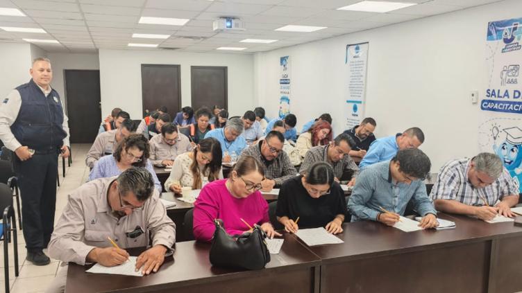 Dan capacitación a trabajadores de la J+ en manejo seguro