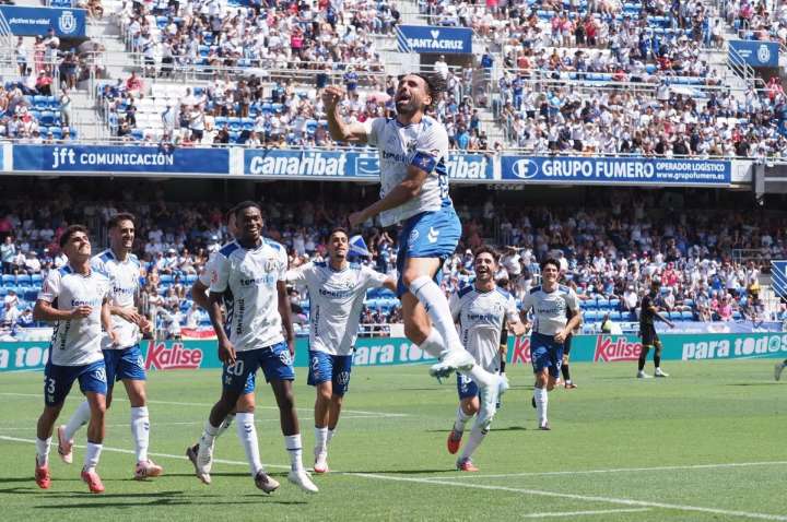 El CD Tenerife, el intratable líder invicto e imbatido (3