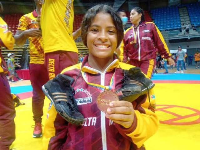 Denuncian que chofer dejó sola, de madrugada y en una zona peligrosa a una atleta de alto rendimiento