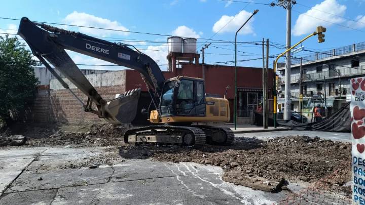 Obras pluviales en San Martín y Olavarría: inició la excavación para una nueva alcantarilla