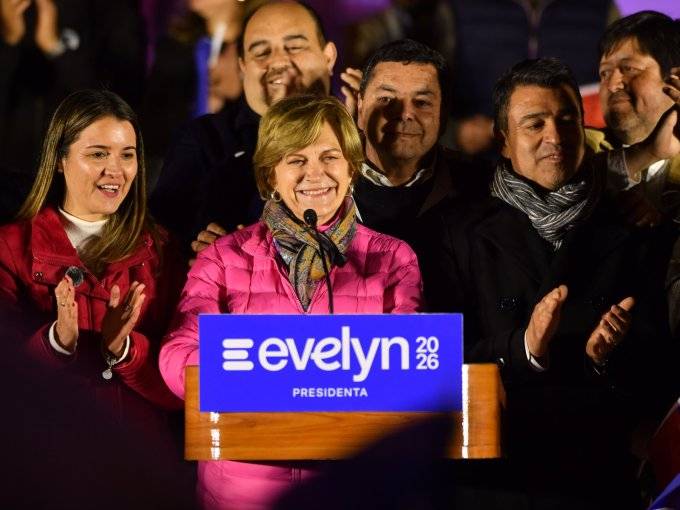 Encuesta Cadem: Jara lidera en primera vuelta, Kast baja y Matthei sube dos puntos