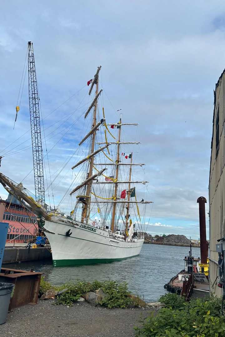 El buque mexicano Cuauhtémoc reanuda sus operaciones tras chocar con el puente de Brooklyn