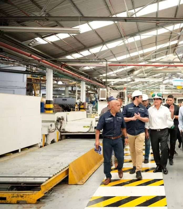 Inversión internacional impulsará las fábricas de cartón en Venezuela