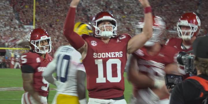 No. 18 Oklahoma leads No. 15 Michigan 21-7 in the third quarter