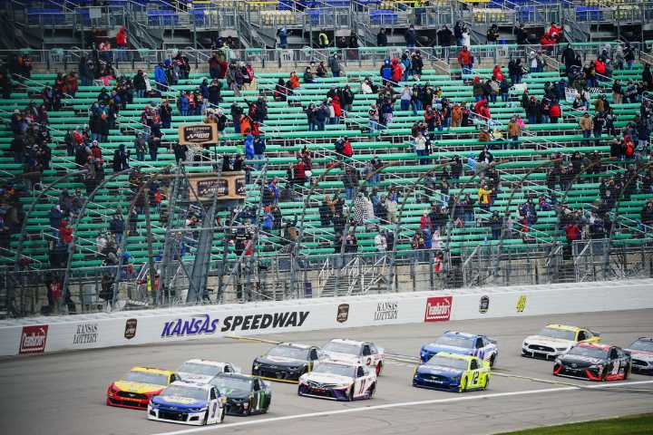 NASCAR Track President Protests Against “Cookie Cutter” Label Hours Before Race Kansas Speedway’s president defends the track’s uniqueness ahead of the race, challenging critics as fans anticipate hig