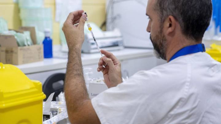 Los médicos recomiendan extender la vacunación frente a la gripe a niños y adolescentes entre los 6 meses y hasta los 17 años