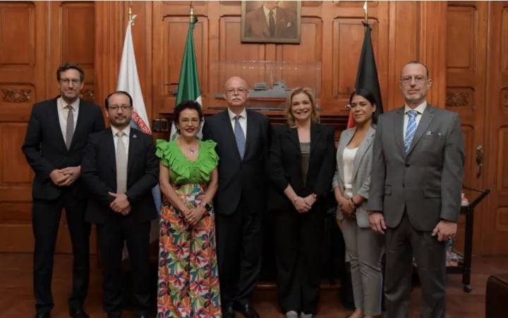 Maru Campos recibe a Clemens Von Goetze, embajador de Alemania en...
