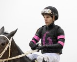 (VIDEO) EEUU: Jinete venezolano Mychel Sánchez se convirtió en héroe al salvar la vida de su colega en Parx Racing