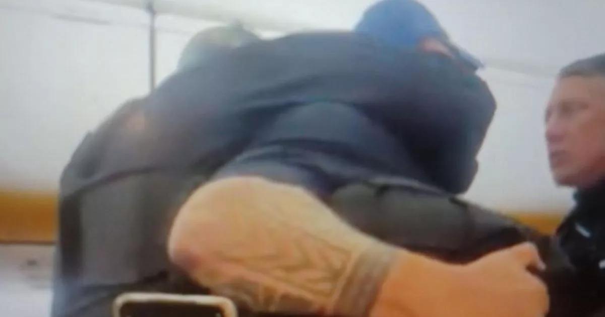 The moment cheers erupt after 'rowdy stag do' removed from Ryanair flight by French police