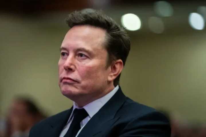 Elon Musk Briefly Loses World's Richest Title as Larry Ellison's Net Worth Soars