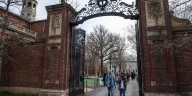 Jueza declara ilegal el bloqueo de fondos del gobierno Trump contra Harvard