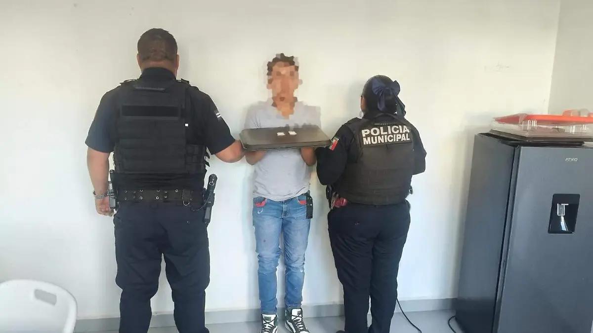 Detienen a menor de edad con dosis de droga