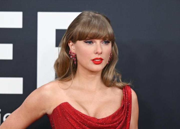 Why Did Taylor Swift Sneak Into Travis Kelce's Chiefs Game Behind a Screen?