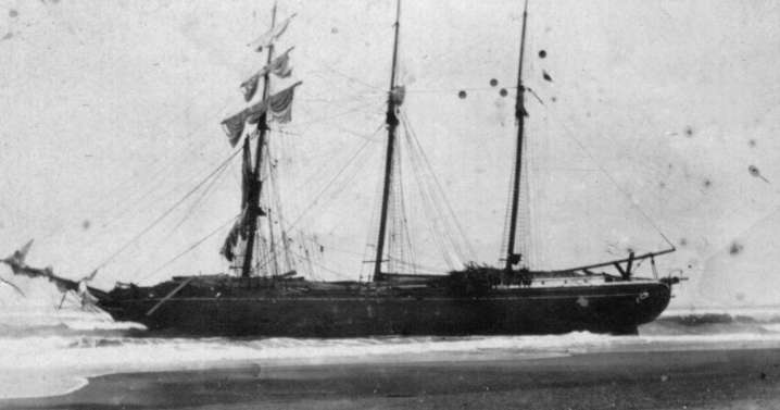 The Robert Sudden runs aground near Surf, 1905