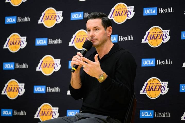 Lakers extend contract of coach JJ Redick after one season