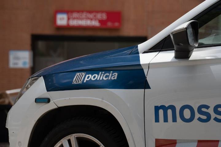 Hallan parte de un cadáver en una maleta en Vilanova i la Geltrú y detienen a un hombre