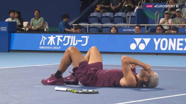 El momento en el que Carlos Alcaraz se lesiona del tobillo durante su debut en Tokio