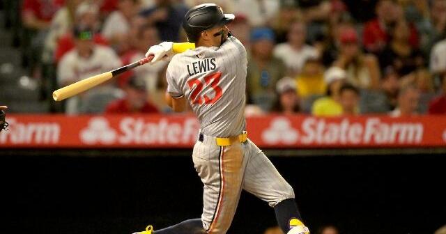 Royce Lewis hits 2 homers as Twins pound error