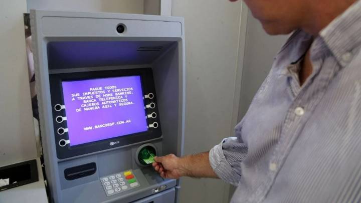 Empleados estatales de Neuquén y trabajadores municipales cobrarán su sueldo este martes