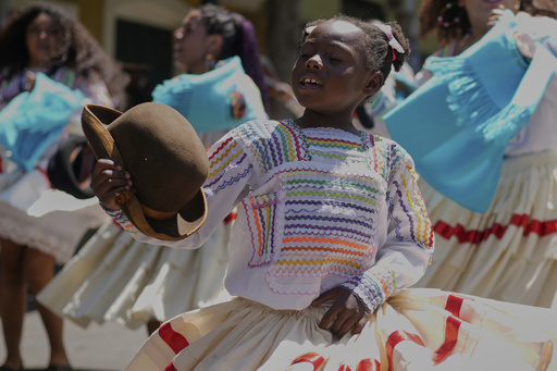 Comunidad afro de Bolivia combate la invisibilidad con danza y memoria