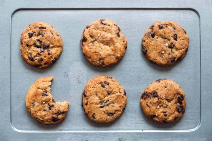 I Tested Out Easy Cleaning Tricks on My Burnt Cookie Sheets