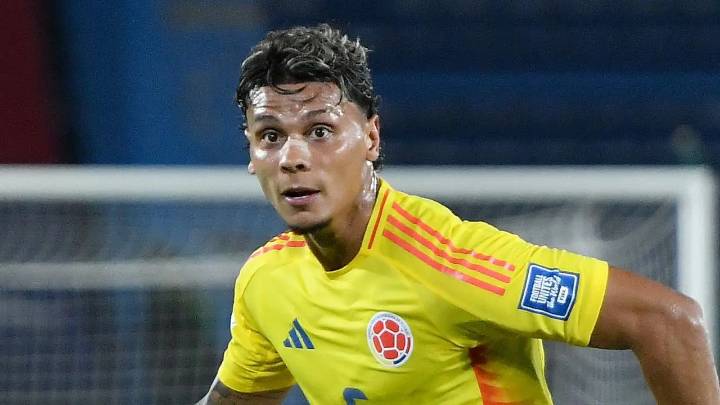 Richard Ríos y un remate que le ‘quemó las manos’ a Carlos Lampe, en Colombia vs Bolivia
