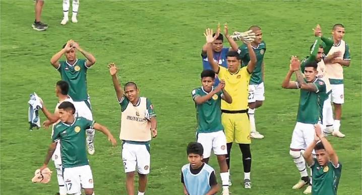 Amigos de la PNP de Arequipa arrasa en la Copa Perú