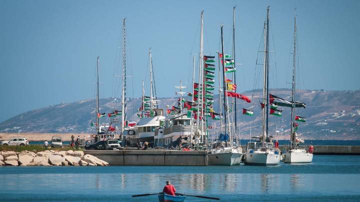 Israel califica a la Flotilla Sumud de "iniciativa yihadista" apoyada por Hamas y advierte que no dejará pasar barcos a "una zona de combate activo"
