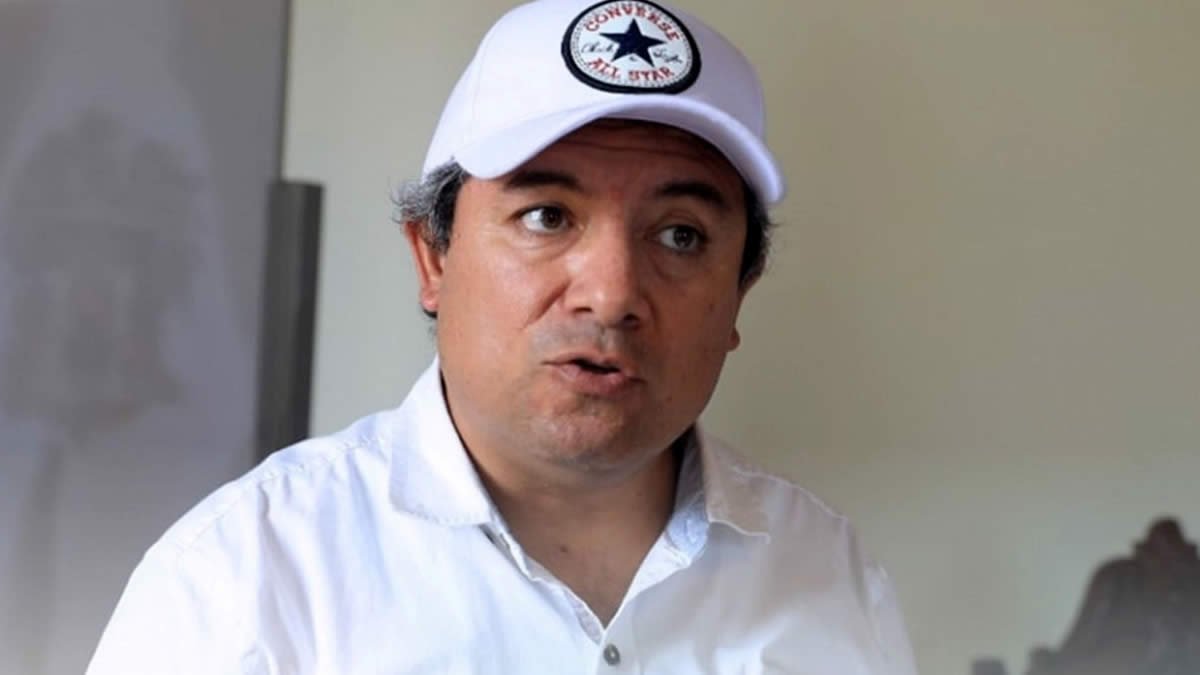 Arturo Fernández Bazán pide volver a la Constitución de 1979