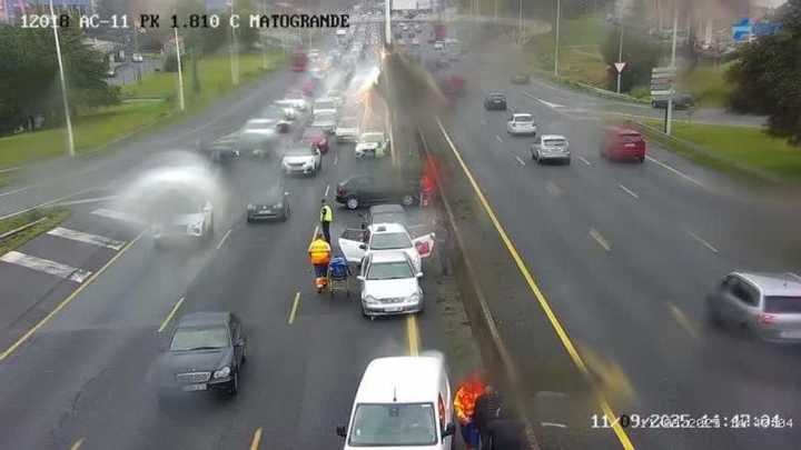 Un choque múltiple en Alfonso Molina obliga a cortar un carril y causa retenciones de salida