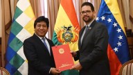 ‌Embajador Trompiz entrega carta del presidente Maduro a Bolivia
