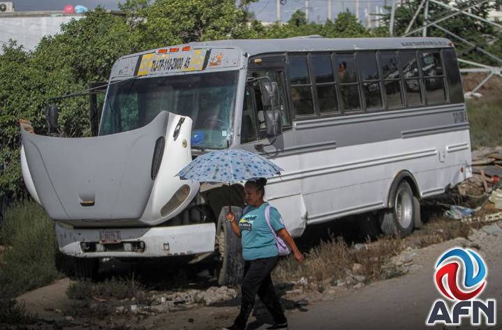 Autobús con estudiantes se quedó sin frenos; hubo un lesionado
