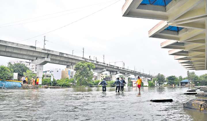 Flooded MGBS disrupts bus services; TGSRTC announces alternate boarding points