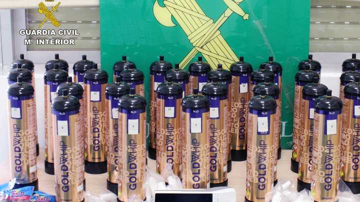 Trasladadas al hospital dos personas por inhalar el "gas de la risa" en Sagunto (Valencia)