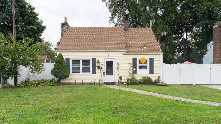 Westbury house for sale had kitchen, bathroom upgrades in 2022