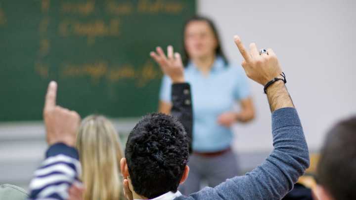 Educación garantiza un inicio de curso sin recortes, aunque los sindicatos anuncian huelga para el primer día