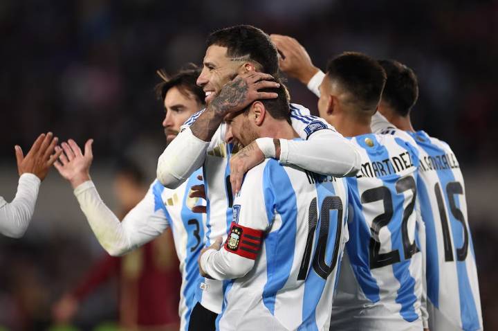 Messi hizo dos goles en su despedida y la Argentina brilló con un 3