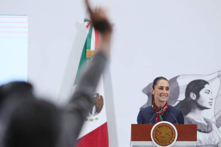 Gobierno de México propone alzas de impuestos a refrescos, tabaco, apuestas y videojuegos