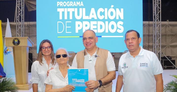 ¡Avanza la transformación en Santa Marta! Gobierno Pinedo entrega 500 títulos de propiedad a igual número de familias samarias