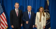 Zarzuela difunde la foto del Rey con Trump, con el pulgar hacia arriba, en la recepción de la ONU